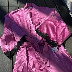 FREDERICKS OF HOLLYWOOD ROBE/KIMONO IN HOT PINK WITH BLACK LACE